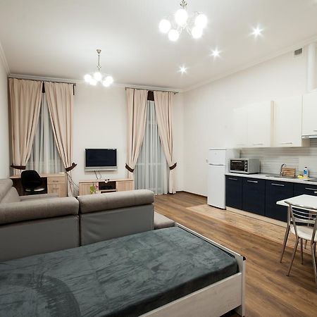 Wonderful Flat On City Center Oujhorod Extérieur photo